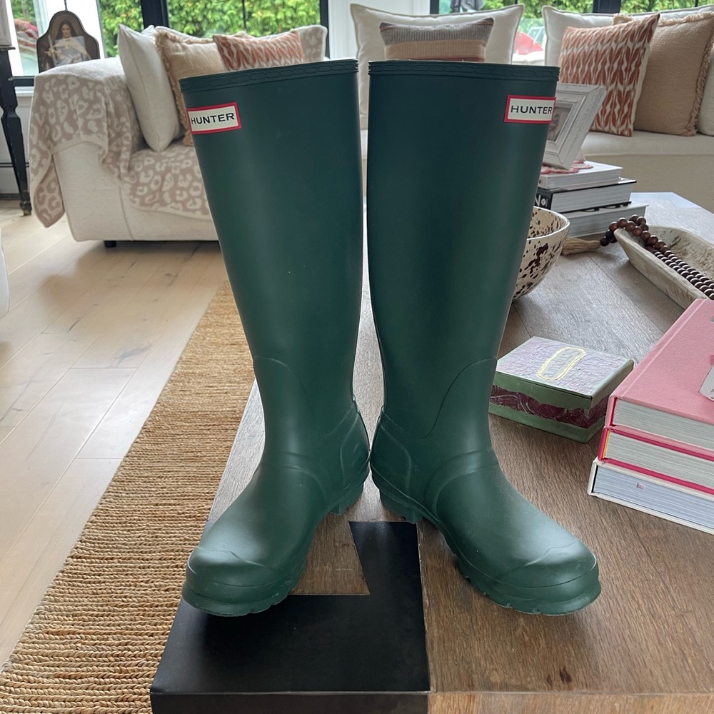 .	Hunter Tall Rain Boots Dark Green Waterproof Festival Size 7